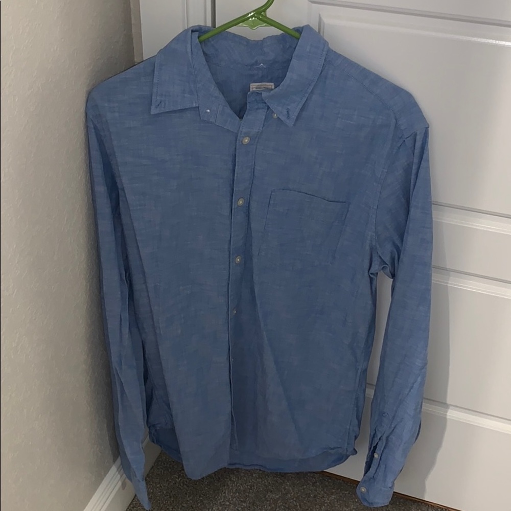 Gap light blue dress shirt